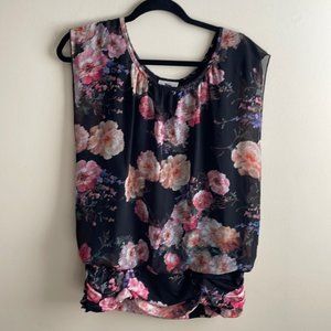 Beautiful size large blouse top by Roz & Ali